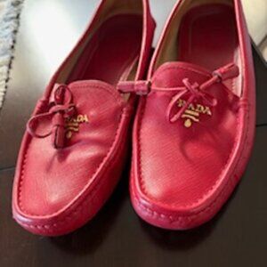 Prada Driving Shoe Loafer Deep Red Leather Bow Tie Gold Emblem No Scratches, Scu